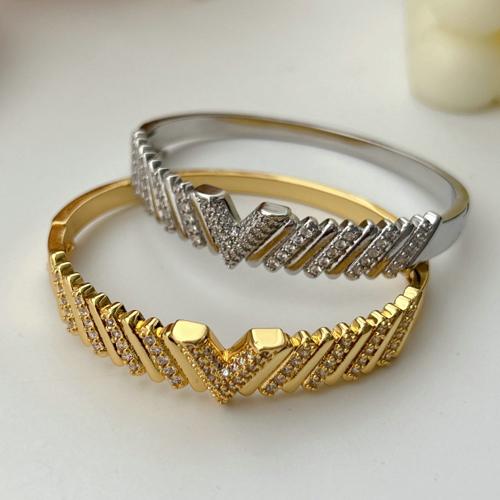 Pave zircon v cuff