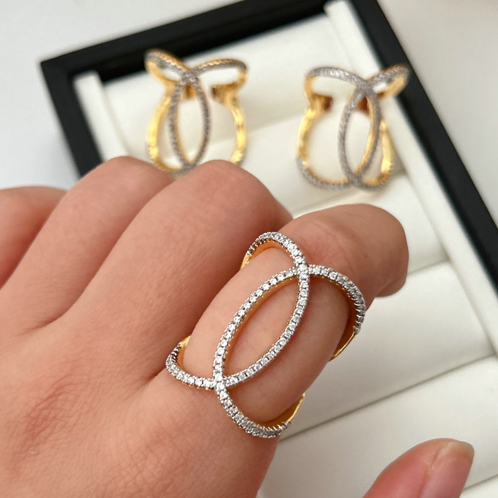 Pave channel bicolor ring