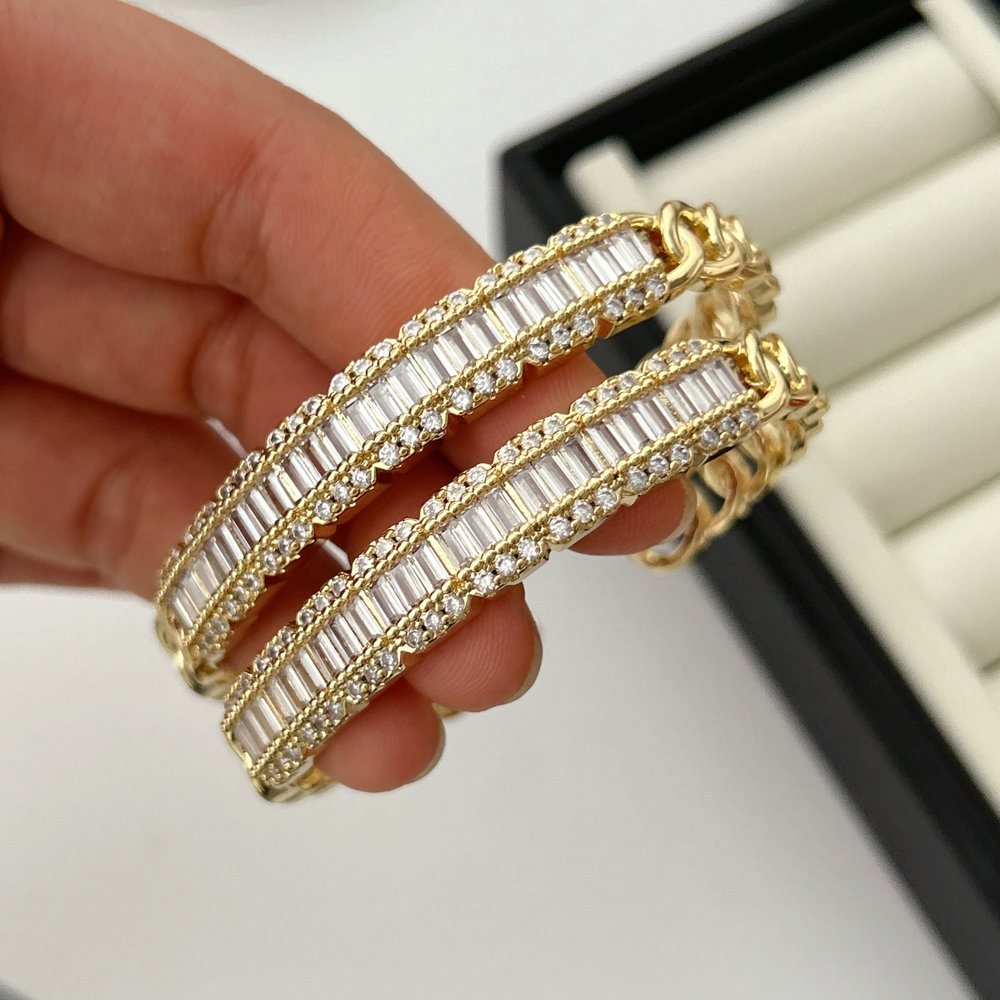 Pave zircon bar cuff