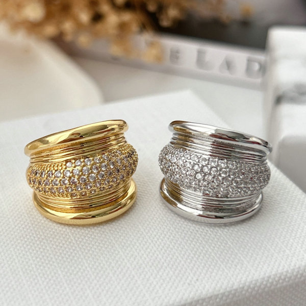 Fashion ring