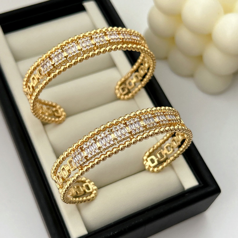 Pave zircon bar cuff