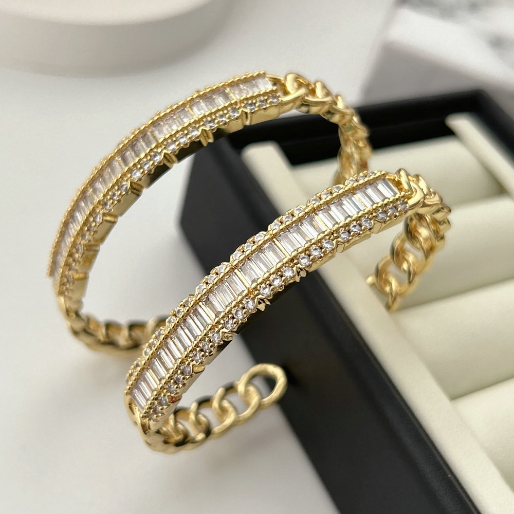 Pave zircon bar cuff