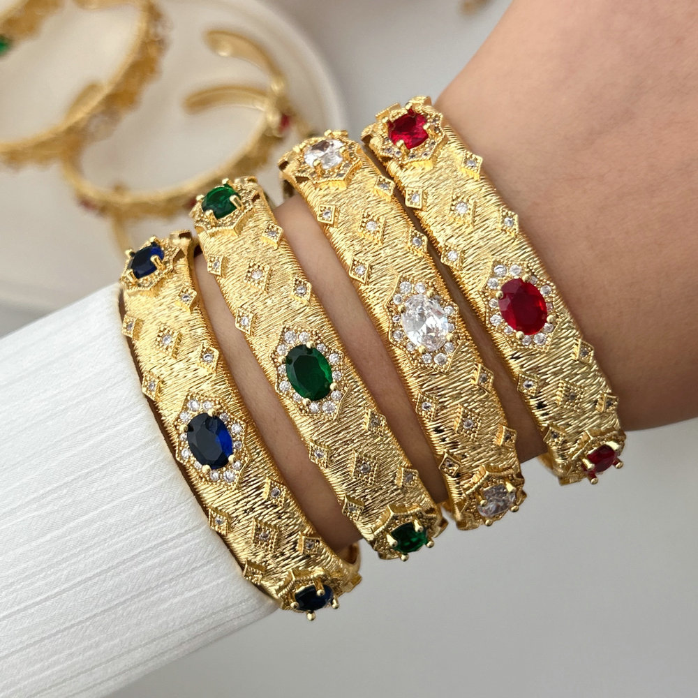 Pave chunky flower zircon cuff