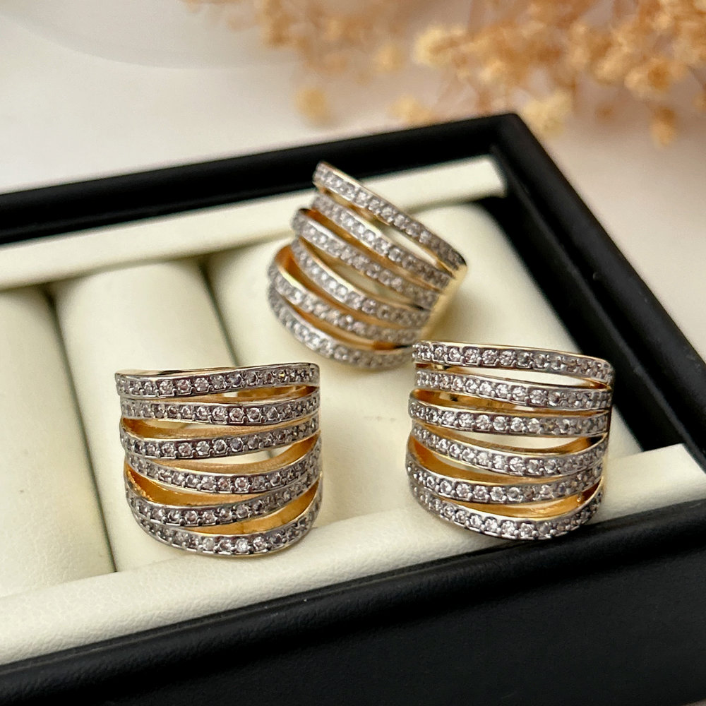 Pave chunky twist bicolor ring
