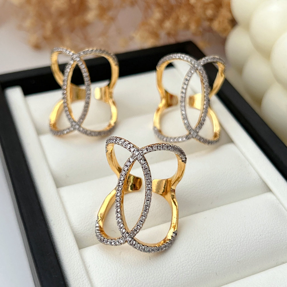 Pave channel bicolor ring