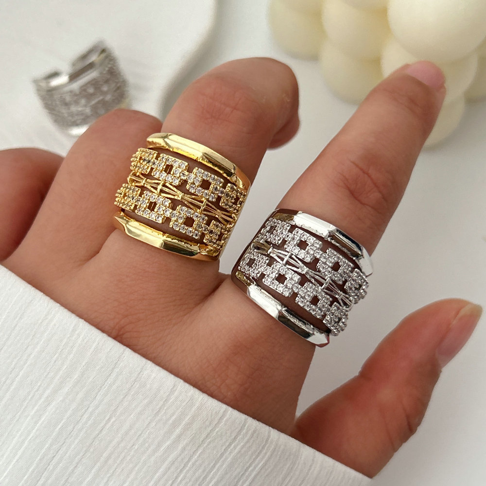Pave chain ring