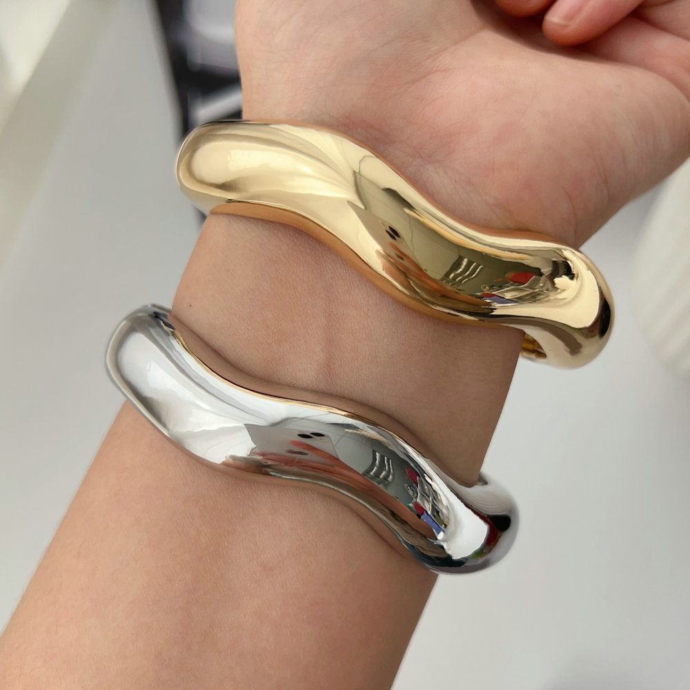 Chunky wave cuff
