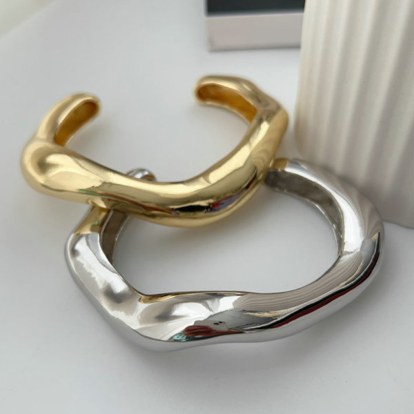 Chunky wave cuff