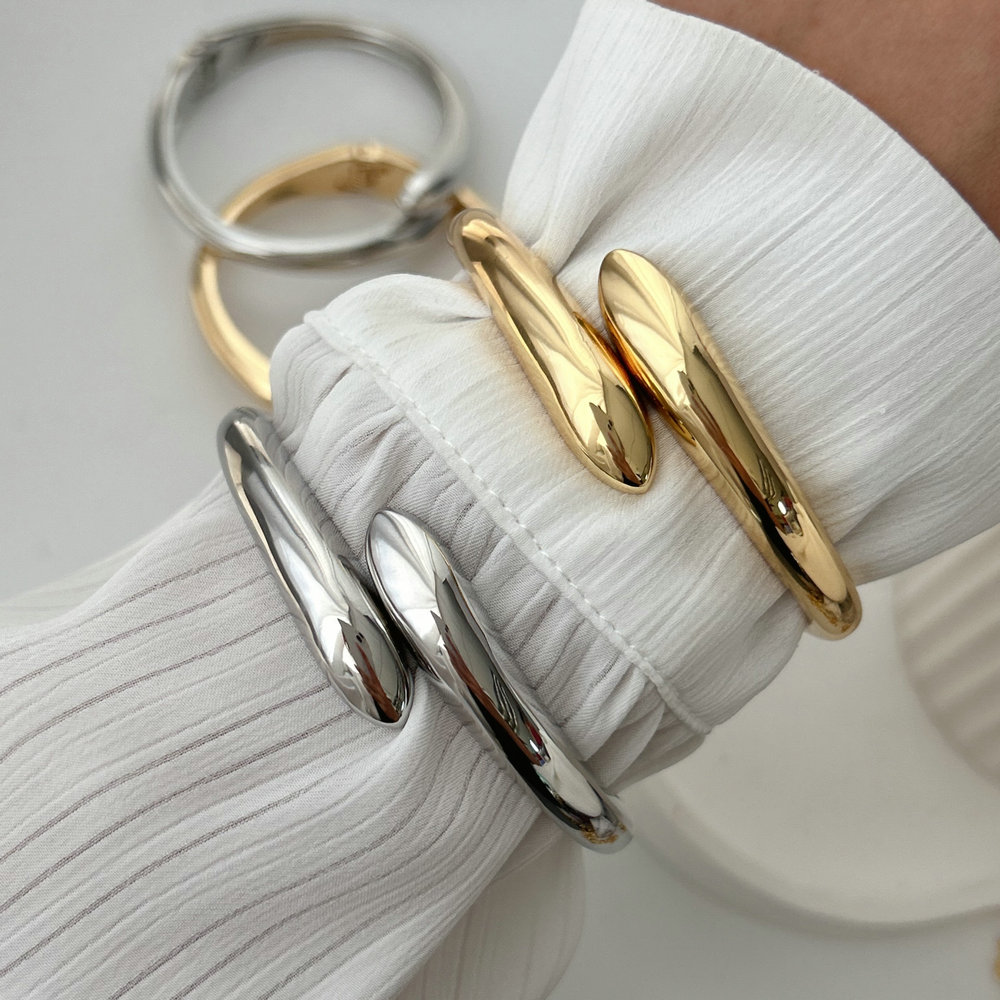 Metal s shape bangle