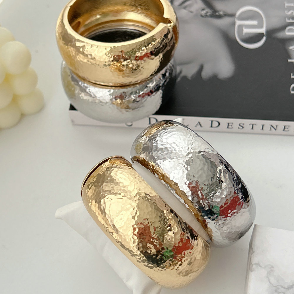 Metal chunky bangle