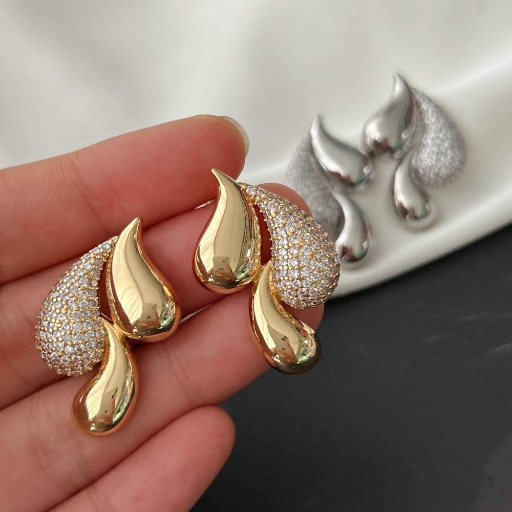 Teardrop earrings