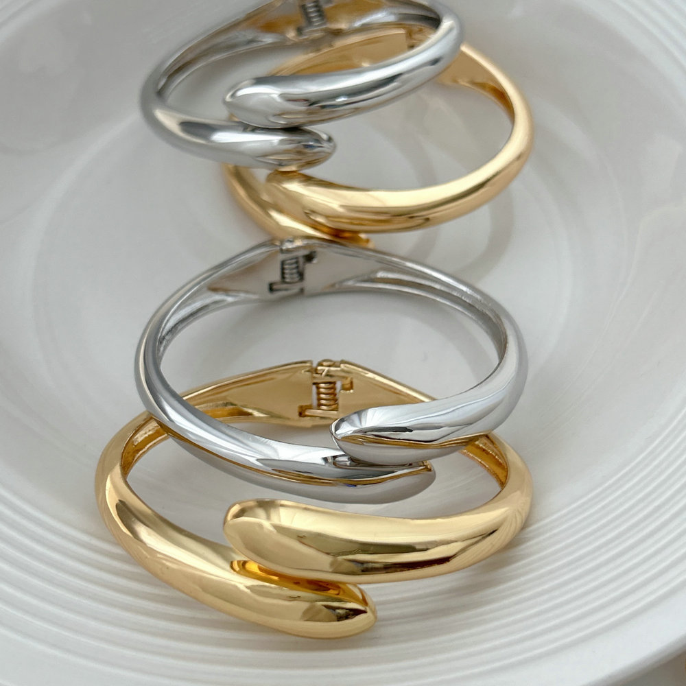Metal s shape bangle