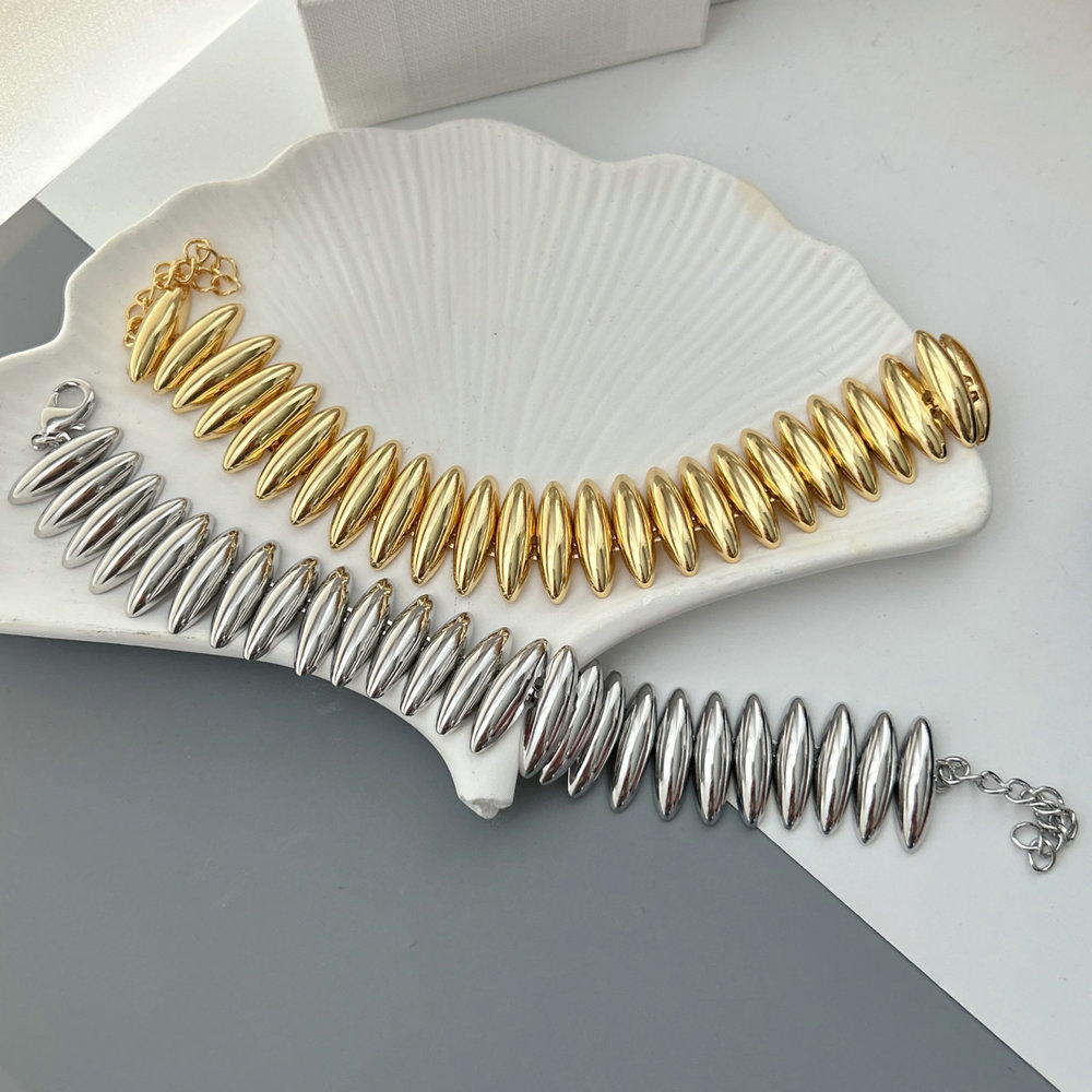Rivet metal bracelet