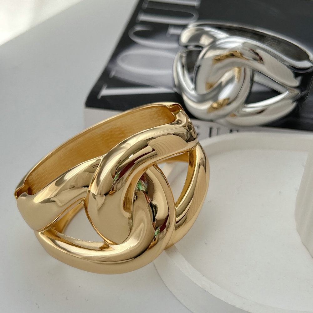Metal chunky channel cuff