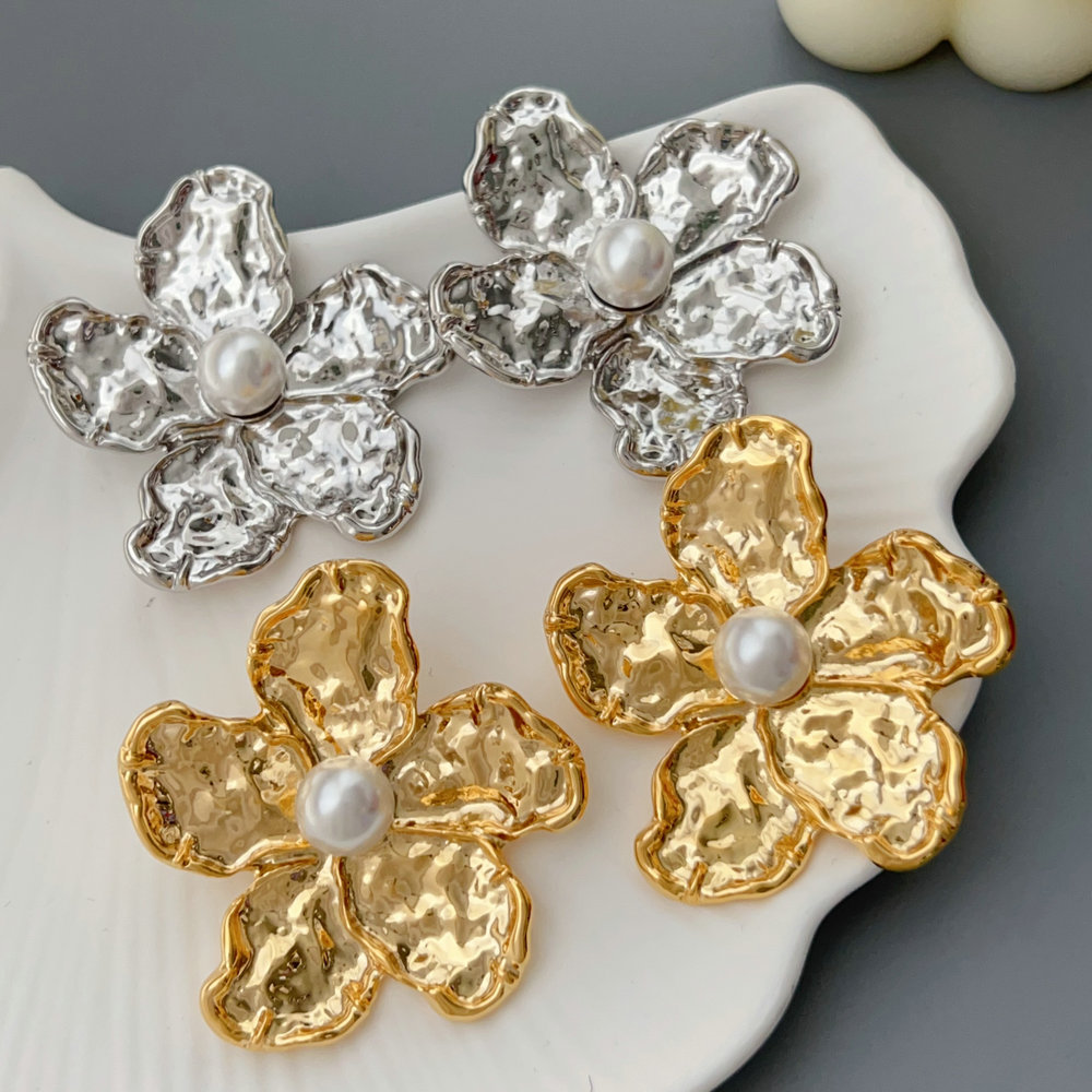 Metal chunky flower earrings