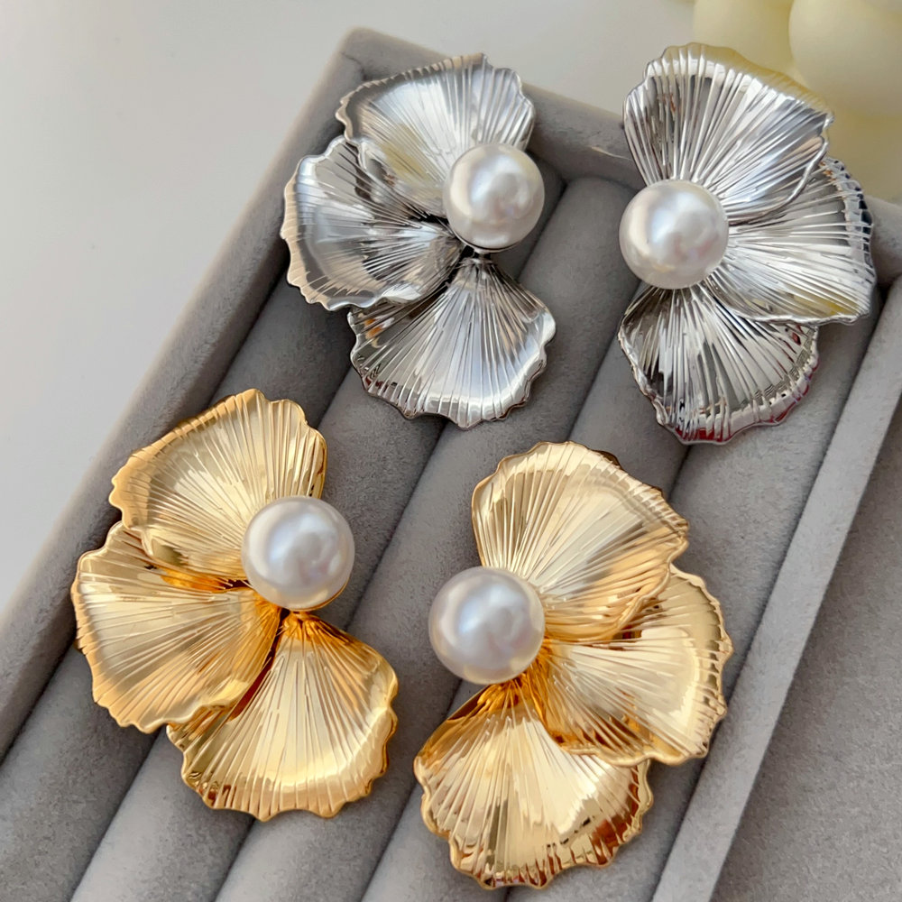Chunky metal flower earrings