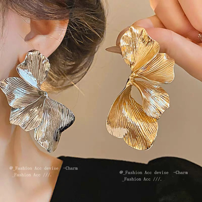 Chunky metal leaf earrings