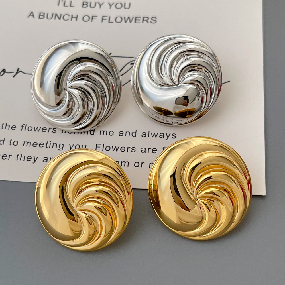 Metal round shape earrings