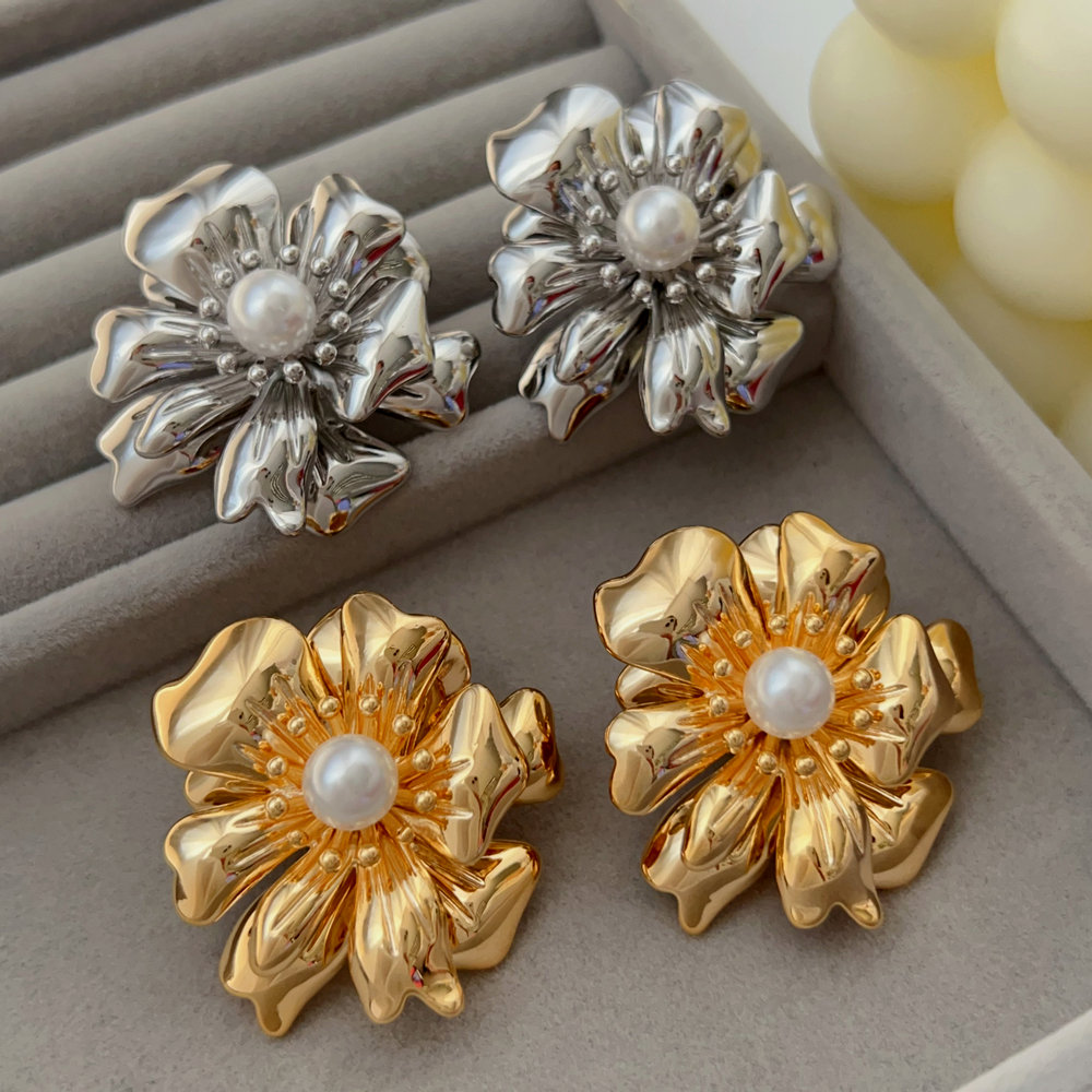 Chunky flower earrings