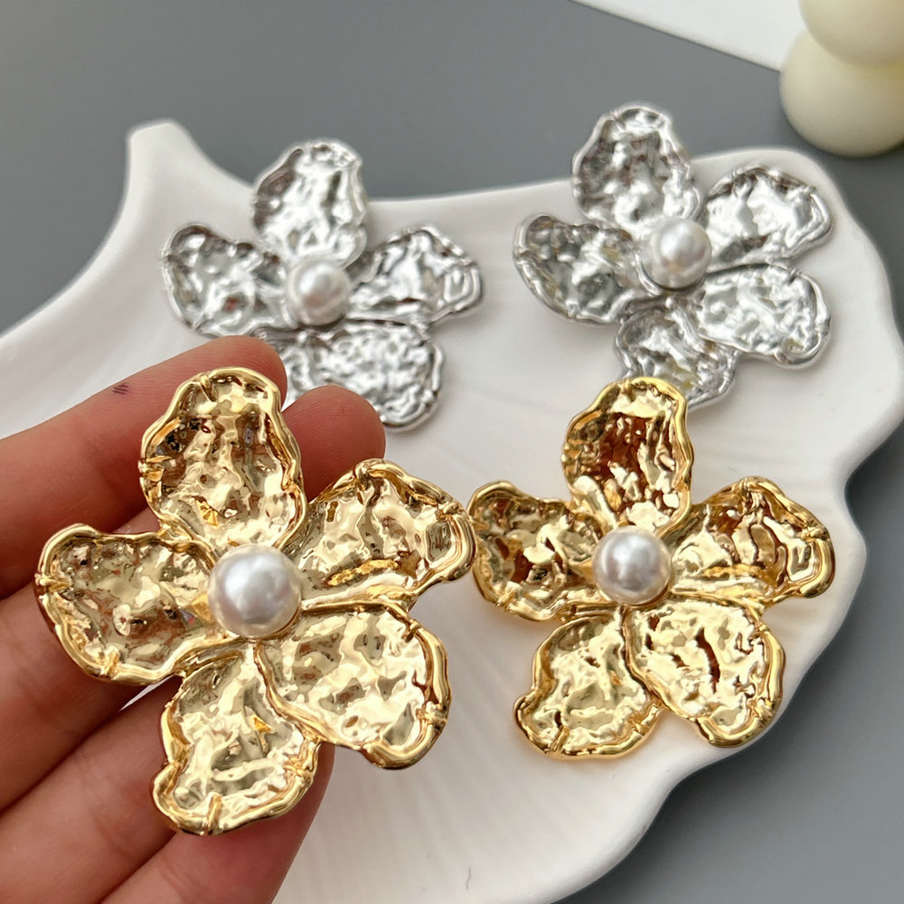 Metal chunky flower earrings