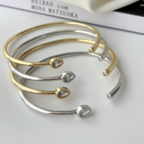 Simple zircon bangle