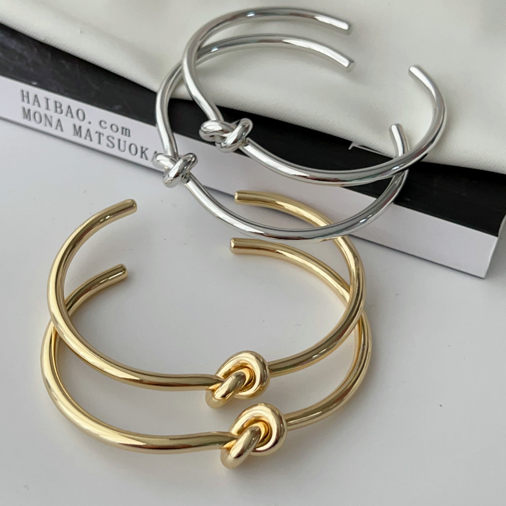Metal knot cuff