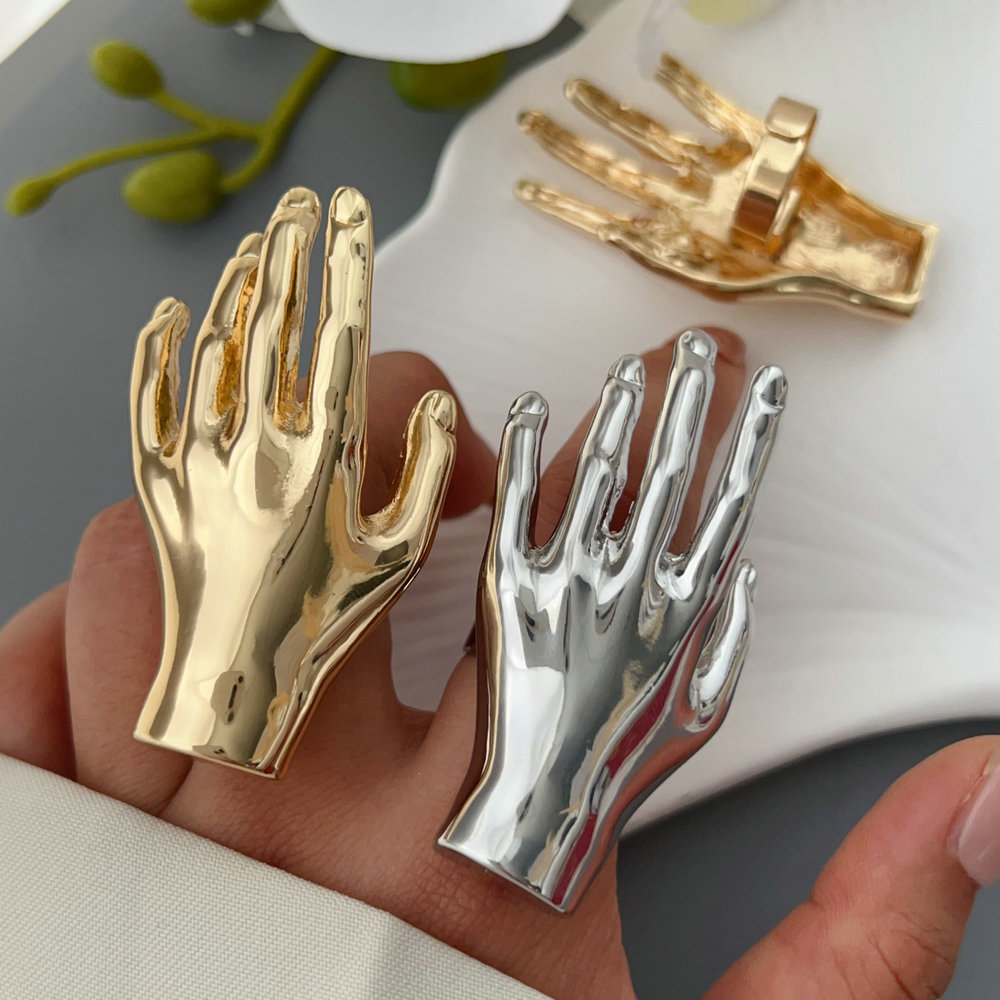 Chunky hand ring