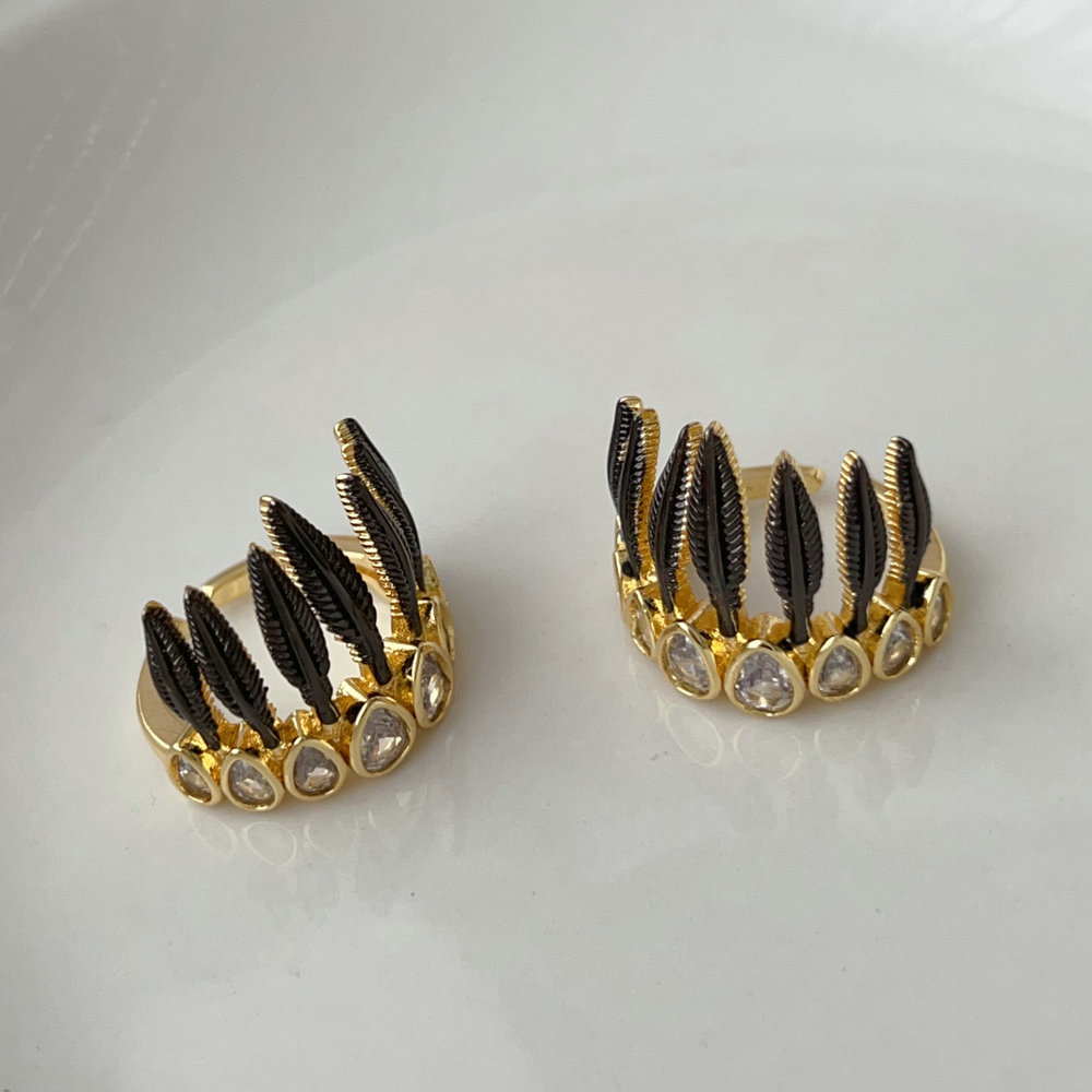 Black wing ring