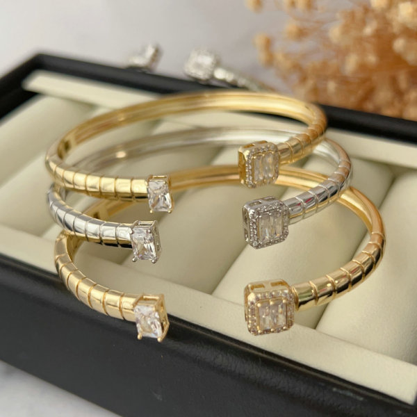 Pave simple zircom cuff