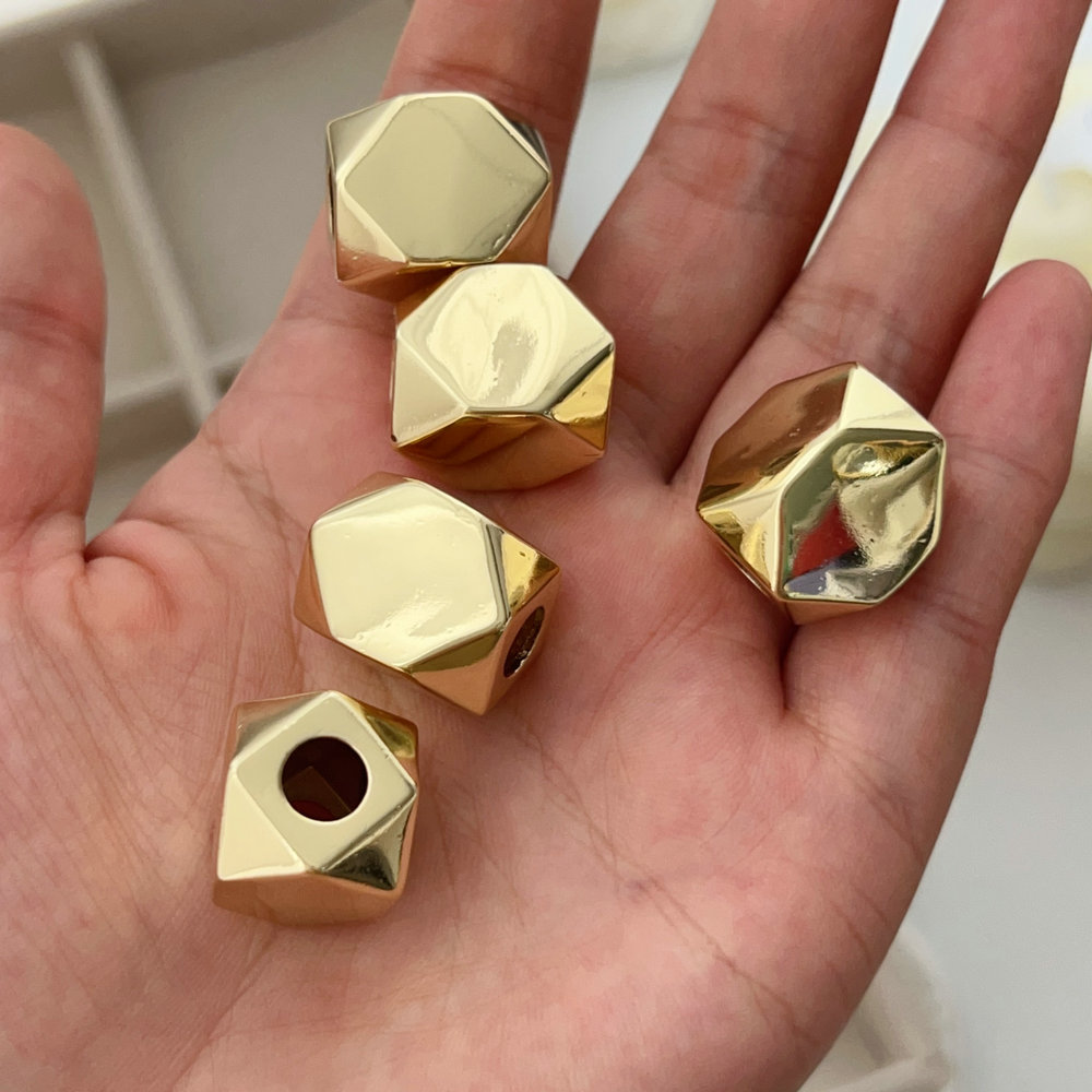 Metal square bead