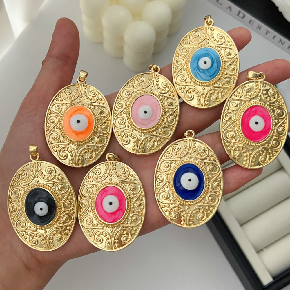 Big eye pendant