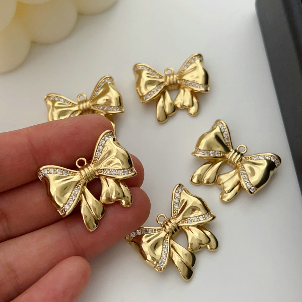 Bow charm