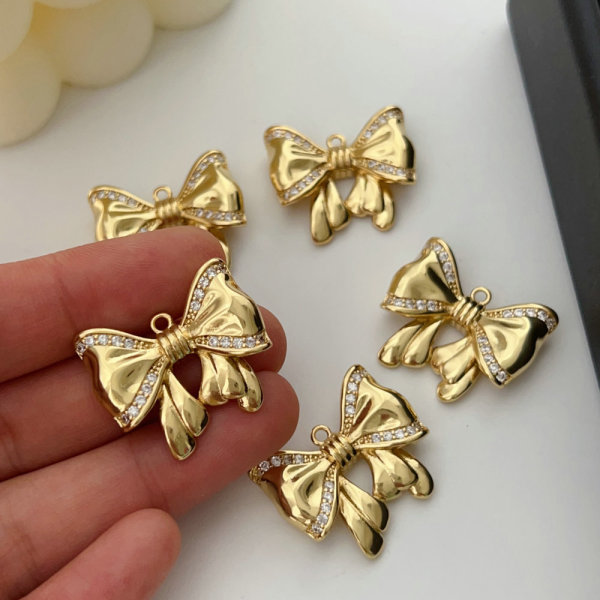 Bow charm