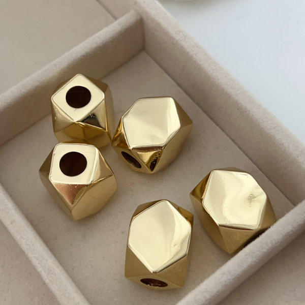 Metal square bead