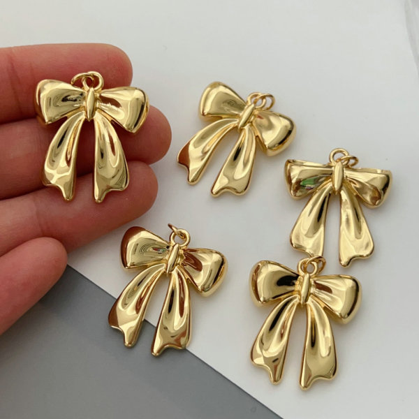 Metal bow charm