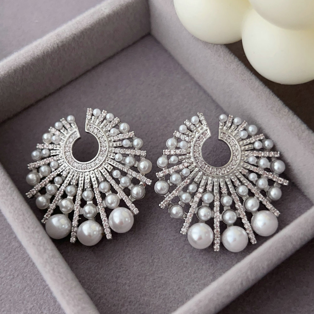 Pearl fan earrings