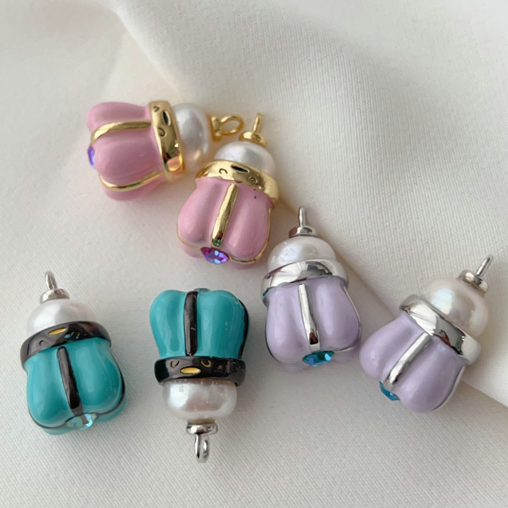 Enamel cute charm