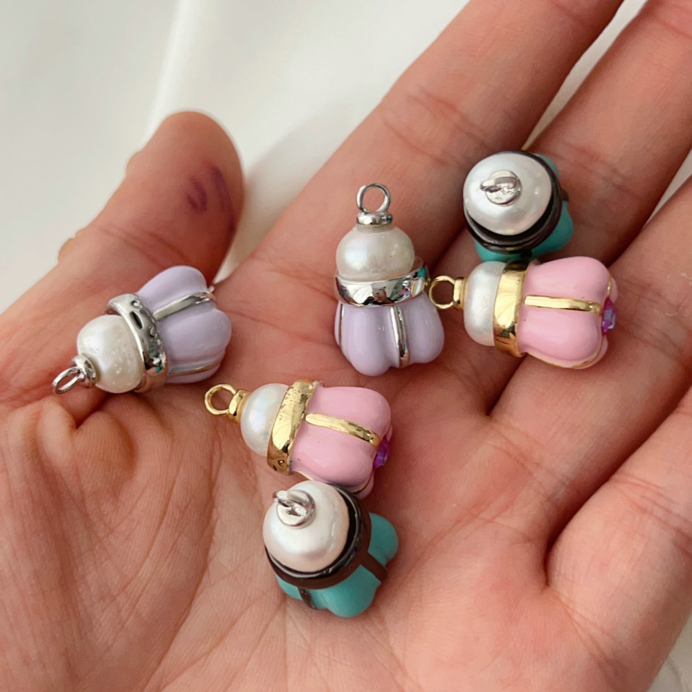 Enamel cute charm