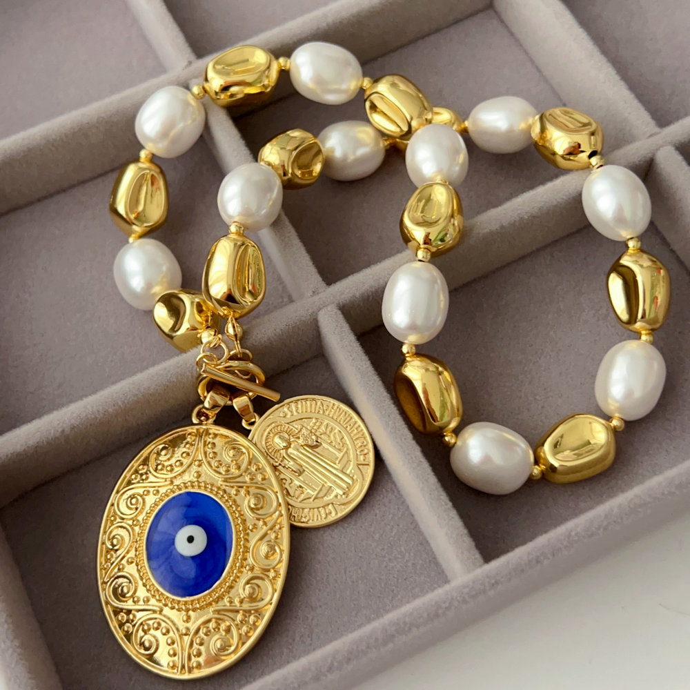 Shell pearl necklace with chunky eye pendant