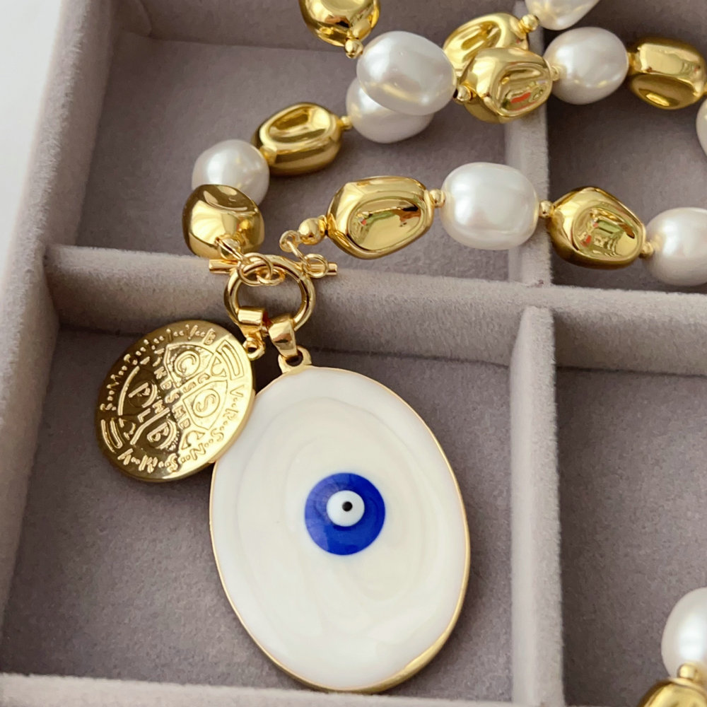 Shell pearl necklace with chunky eye pendant