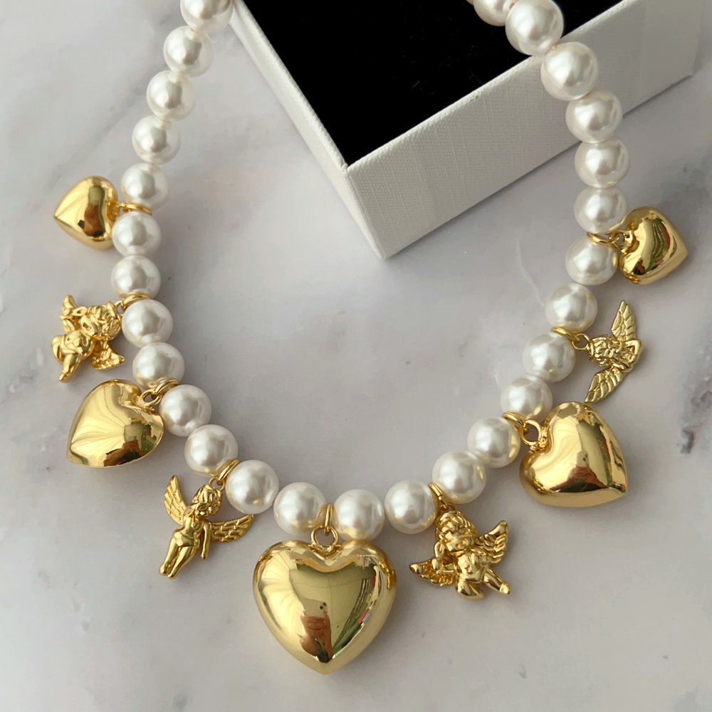 Shell pearl necklace with heart charm