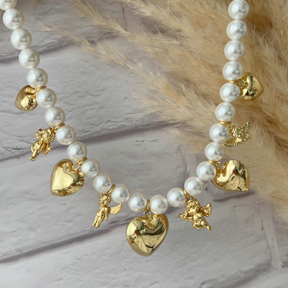 Shell pearl necklace with heart charm