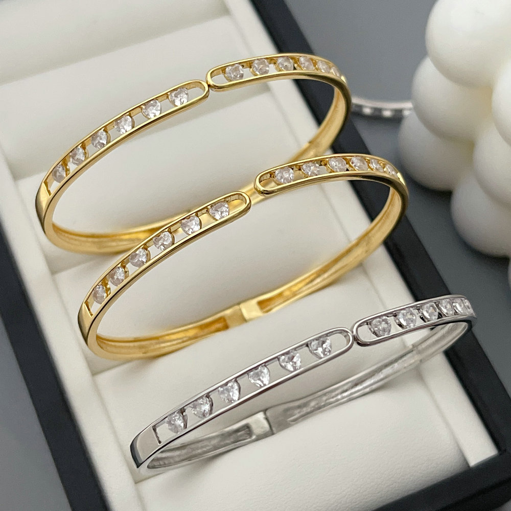 Pave heart bangle