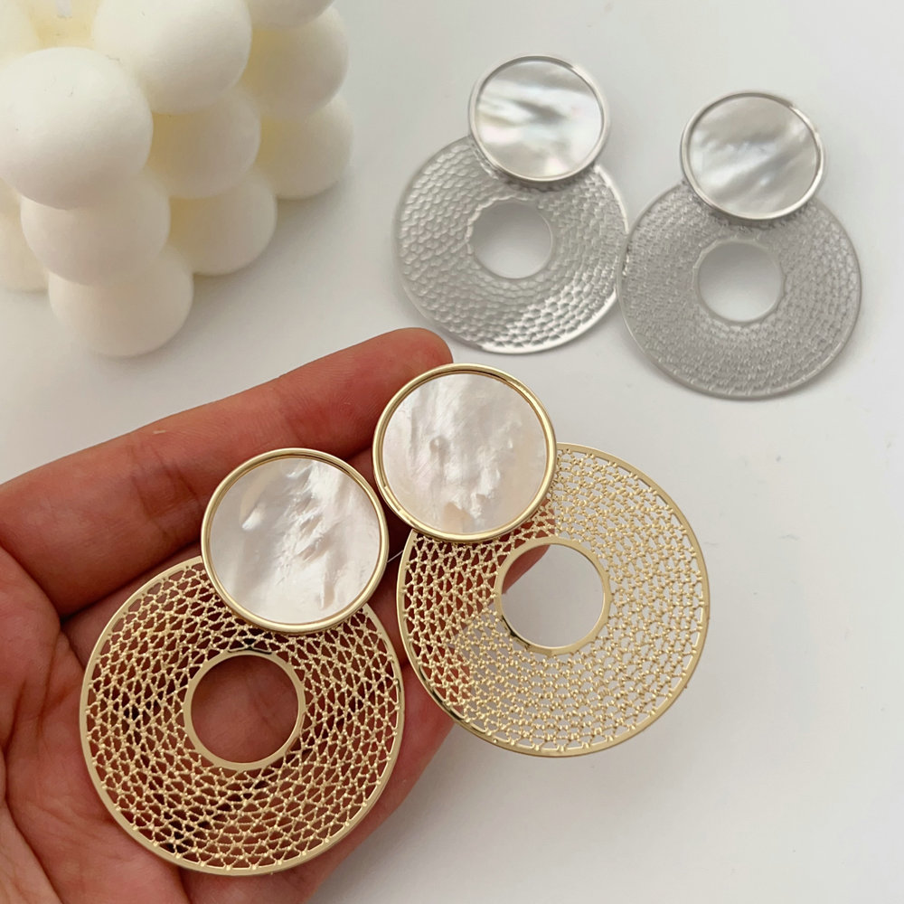 Round shape chunky earrings