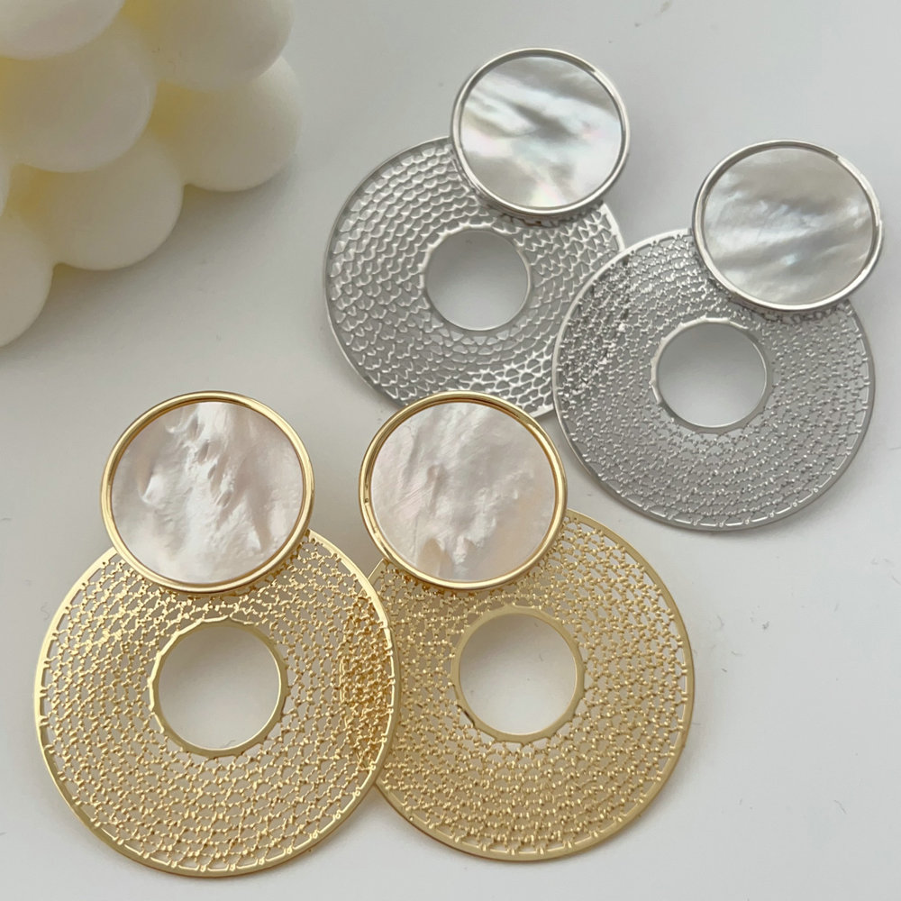 Round shape chunky earrings
