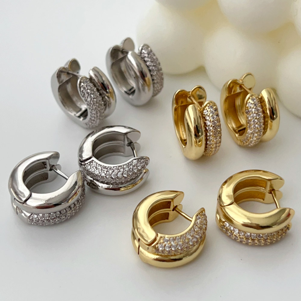Simple zircon hoop