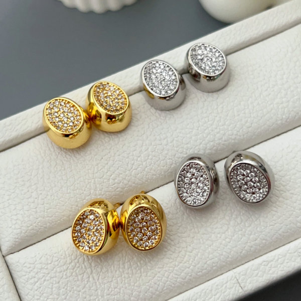 Small pave zircon stud