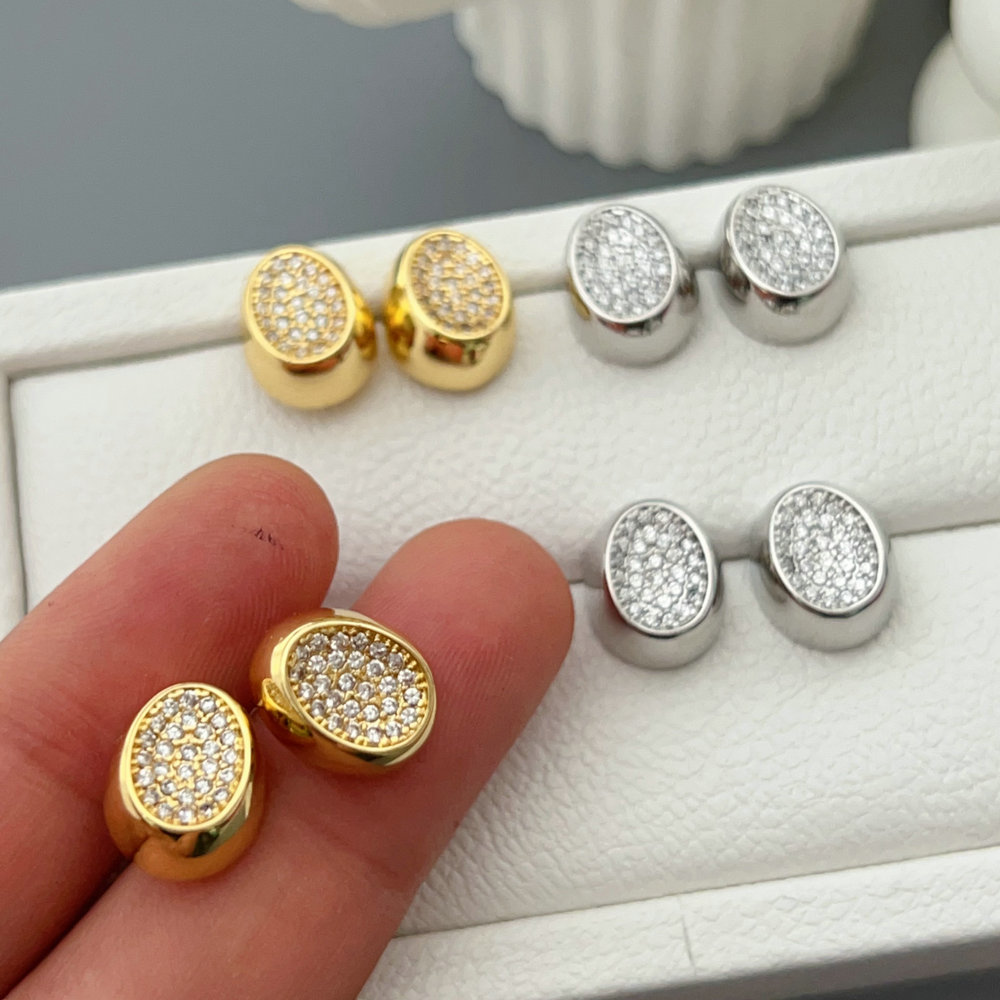 Small pave zircon stud