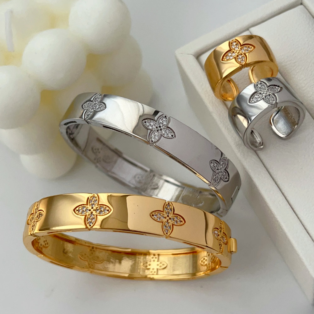 Clover bangle set with ring