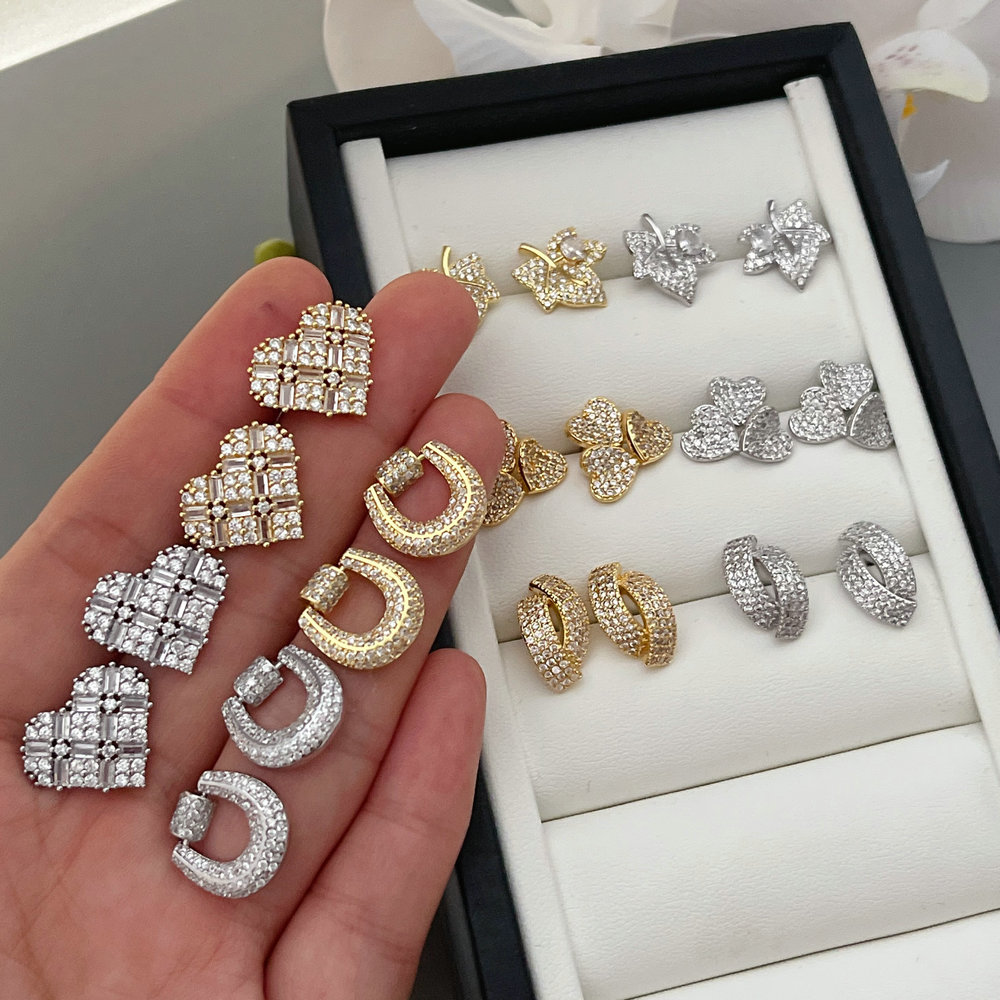 Pave zircon heart belt stud